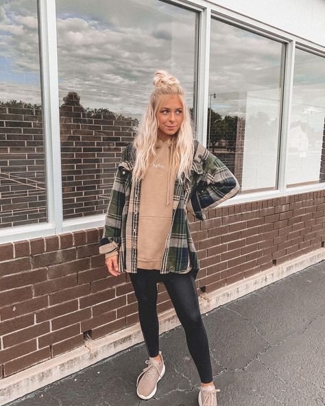 Flannel Hoodie Outfit, Hoodie And Flannel Outfits, Grunge Flannel Outfits, Girl Flannel Outfit, Casual Flannel Outfits, Oversized Flannel Outfits, Cute Flannel Outfits, Flannel Outfits Fall, Flannel Outfits Men