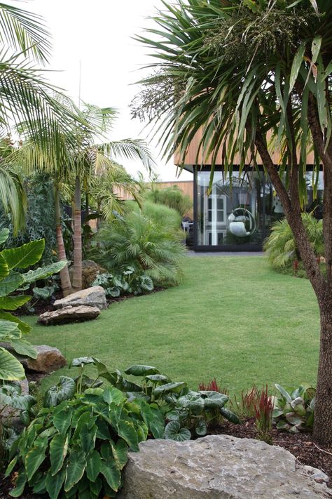 Garden Landscaping Design Ideas, Tropical Backyard Landscaping, Tropical Patio, Tropical Landscape Design, Tropical Garden Design, Tropical Backyard, Rock Garden Landscaping, Landscape Design Plans, Garden Types