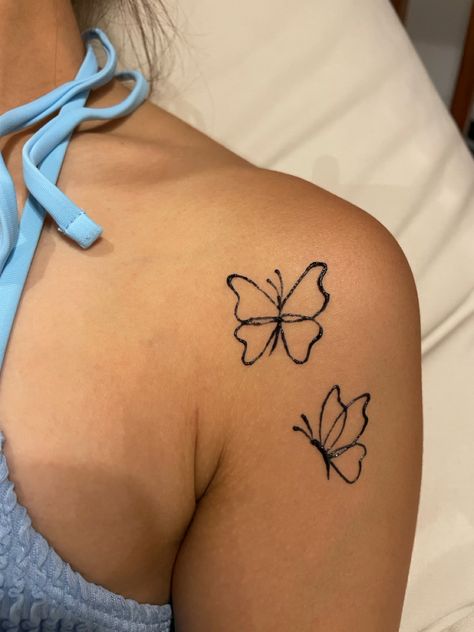 Easy Henna Butterfly, Easy Henna Designs For Beginners Thigh, Henna Tattoo Designs On Thigh, Henna Tattoo Designs Hip, Cute Henna Ideas Simple, Henna Hip Tattoo, Simple Henna Tattoo Ideas, Easy Henna For Beginners, Henna Tattoo Designs Butterfly