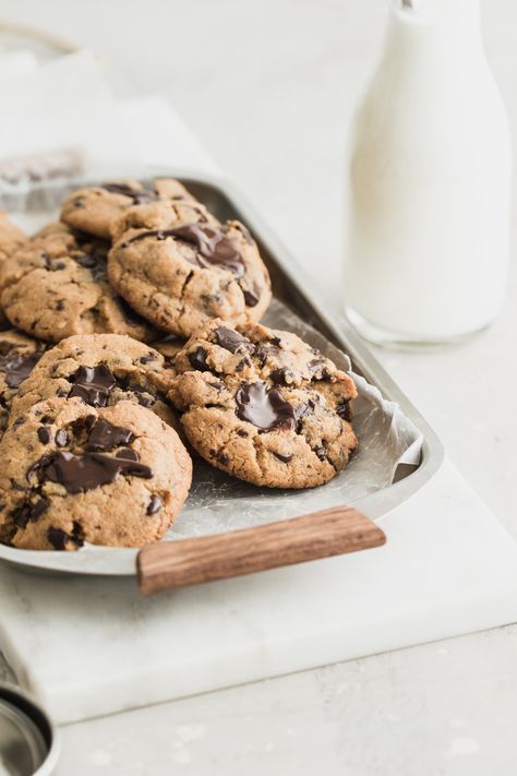 FOUR ingredient peanut butter chocolate chip cookies! KETO AND GLUTEN FREE Cassava Flour Cookies, Dream Cookies, Nut Free Paleo, Best Gluten Free Cookies, Thumbprint Cookie, Flourless Cookies, Dairy Free Keto, Hazelnut Cookies, Best Chocolate Desserts