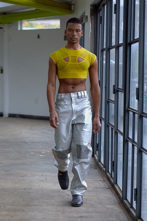 Genderless Outfit, Queer Fashion, Knit Tees, Vogue Paris, Fashion News, Top Styles, Fashion Show, Ready To Wear, Fashion Inspo