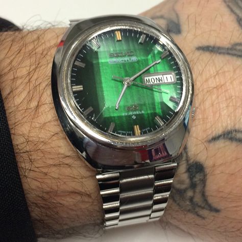 1972 Seiko 5 Actus SS | 23 Jewels | Automatic | Green Dial | Gold Markers At 12 & 6 | Faceted Glass Best Looking Watches, Jdm Stickers, Seiko 5, Seiko Watches, Watch Accessories, Tic Tac, Men's Watches, Faceted Glass, Old Toys