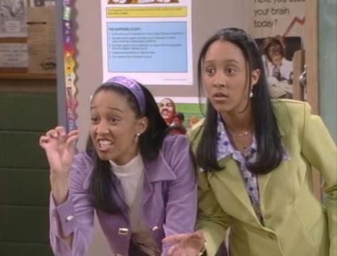 Sister Sister Hairstyles, Sister Sister Hairstyles 90s, Sister Sister Outfits 90s, Tia Tamera, Tv Characters Outfits, Black 90s Fashion, Tia And Tamera Mowry, 90s 2000s Fashion, 2000s Girl