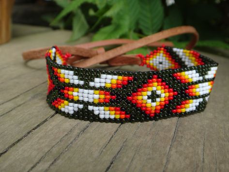 Loom Beaded Necklace, Loom Necklace, Native American Beadwork Patterns, Weaving Loom Diy, Bead Loom Designs, Beadwork Designs, Bracelet Craft Diy, Native Beadwork, Loom Bracelet