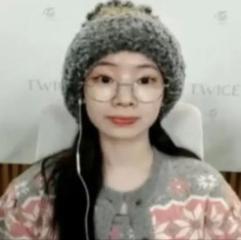 i just know she speaks minionese TWICE Dahyun meme Hirai Momo, Make Your Own, Make Your, Music