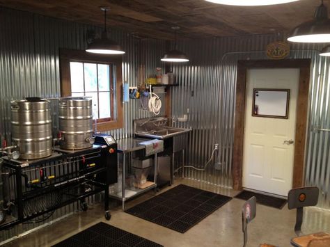 Garage Brewery, Brew Room, Beer Room, Brewery Ideas, Homebrew Setup, Brewery Equipment, Beer Brewing Equipment, Craft Brew, Home Brewing Equipment