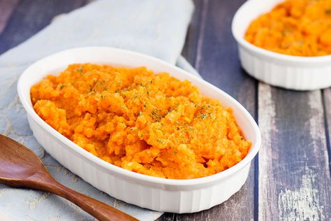 Mashed Carrots and Turnips - An easy low carb alternative to mashed potatoes for your Thanksgiving dinner, these mashed carrots and turnips are a little bit sweet and oh so tasty! Mashed Carrots, Turnips Recipe, Turnip Recipes, Thanksgiving Projects, Quinoa Salad Recipes, Turnips, Carrot Recipes, Mashed Sweet Potatoes, Veggie Dishes