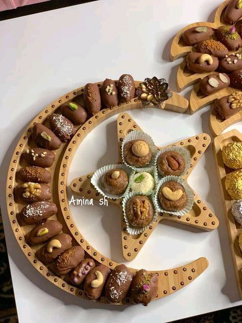 Eid Baking, Date Recipes Desserts, Eid Ul Fitr Decorations, Ramadan Sweets, Plats Ramadan, Ramadan Desserts, Eid Cake, Iftar Party, Eid Food