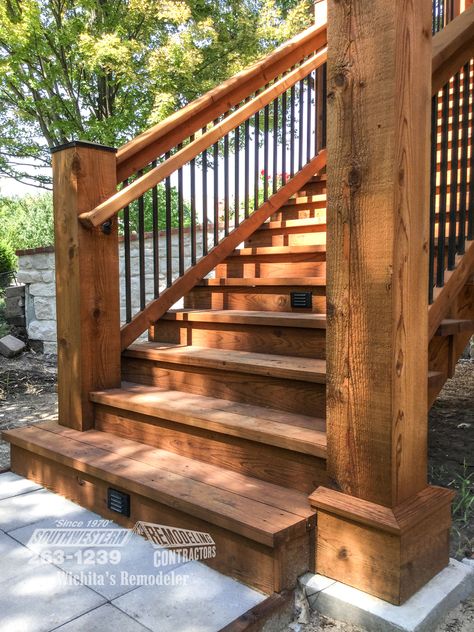 Small Deck With Stairs, Stair Guardrail, Railings For Steps, Stairs Handrail, Rv Deck, Exterior Stair Railing, Deck Handrail, Deck Stair Railing, Deck Building Plans