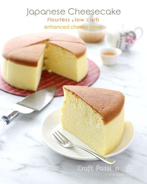 This gluten-free low carb Japanese Cheesecake is perfect for those who are in the LCHF ketogenic diet and for those who are gluten intolerant. #recipe #lowcarb #keto #ketogenic #glutenfree #cheesecake #japanesecheesecake # #fluffycheesecake #jigglycheesecake Jiggly Cheesecake, Fluffy Cheesecake, Dessert Restaurant, Pudding Chia, Low Carb Backen, Postre Keto, Japanese Cheesecake, Low Carb Cheesecake, Healthy Baking Recipes