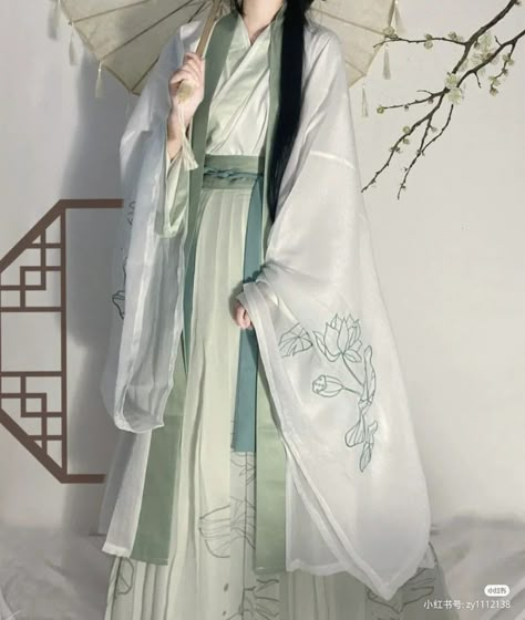 White Hanfu For Women, Kimono Chinese, Moda China, Japanese Traditional Clothes, Jin Dynasty, Traditional Asian Dress, Ancient Chinese Dress, Chinese Style Dress, Chinese Traditional Clothing