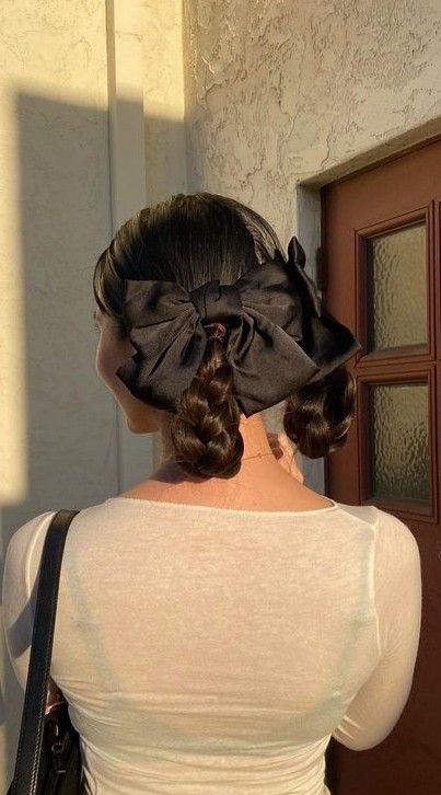 2000s Old Money Fashion, 90s Hair Accessories Aesthetic, Balletcore Hair, Ribbon Bun, Bunny Hairstyle, Ballerina Hairstyles, Cinderella Hair, Ballerina Hair, High Fashion Hair