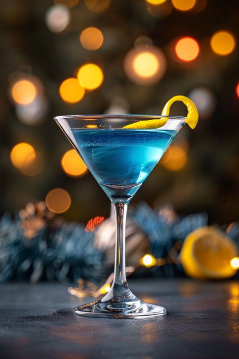 Cool off with a homemade sapphire martini, perfect on hot days. Sapphire Martini, At Home Cocktails, Home Cocktails, Aesthetic Cocktails, Martini Aesthetic, French Martini, Martini Ingredients, Blue Martini, Salted Nuts