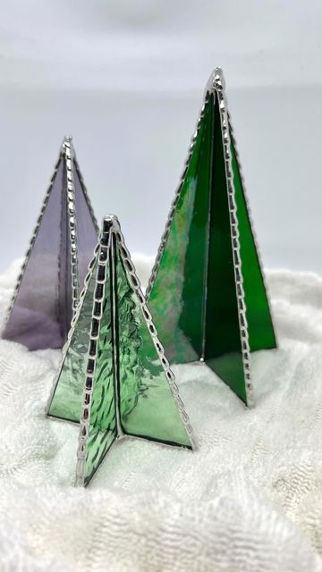 3d Stained Glass Christmas Tree, 3d Stained Glass Christmas Tree Pattern, Stain Glass Christmas Trees, Stain Glass Ornaments Diy, Stained Glass Christmas Village, Stained Glass Christmas Lights, Stain Glass Christmas Ornament, Stained Glass Christmas Trees, Christmas Glass Art