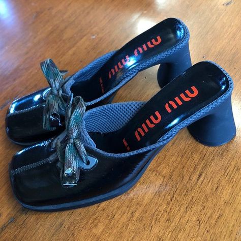 Vintage Miu Miu, Funky Shoes, Shoe Inspo, Aesthetic Shoes, Swag Shoes, Mode Inspo, Look Vintage, Pretty Shoes, Dream Shoes