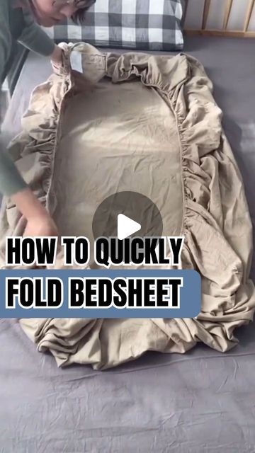 Folding Tips, Folding Hacks, Folding Fitted Sheets, Smart Hacks, Penthouse Living, Folding Techniques, 100k Views, Linen Bed Sheets, Housekeeping Tips