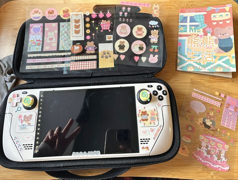 Cute Steam Deck, Steam Deck Oled Aesthetic, Steamdeck Aesthetic, Steam Deck Aesthetic, Flip Phone Aesthetic, Video Game Devices, Kawaii Games, Tech Aesthetic, Steam Deck