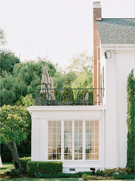 Washington State Wedding, Green And White Wedding, Seattle Wedding Venues, Washington Wedding, Exposed Brick Walls, Seattle Wedding, Wedding Celebration, House Wedding, Classic Wedding