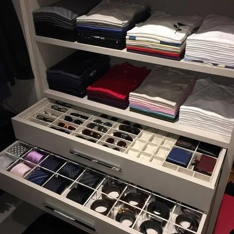 Mens Bedroom Decor, Ideas Closet, Organized Closet, Dressing Room Closet, Modular Wardrobes, Dream Closet Design, Walk In Closet Design, Closet Design Layout, Wardrobe Door Designs