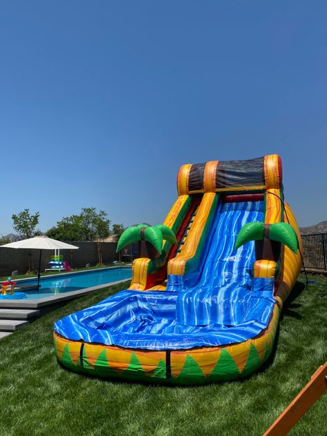 Waterslides Backyard, Inflatable Pool Ideas Backyard Party, Waterslide Party Ideas, Inflatable Party Ideas, Water Bouncy House, Inflatable Birthday Party Ideas, Water Slide Party Ideas, Waterslide Birthday Party Ideas, Water Slide Birthday Party Ideas