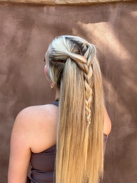 Game of thrones hairstyle House Of The Dragon Hair, Targaryen Hair Tutorial, Rhaenyra Targaryen Hair, Game Of Thrones Hair, Targaryen Princess, Targaryen Hair, Princess Rhaenyra, Emma Smith, Medieval Hairstyles