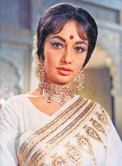 Sadhana Sadhana Actress, Damien Chazelle, Retro Bollywood, Vintage Bollywood, Bollywood Jewelry, Bollywood Actors, Bollywood Stars, Bollywood Celebrities, Indian Hairstyles