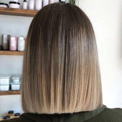 Handpainted Balayage, Balayage Brown To Blonde, Blonde Dip Dye, Lob Hair, Balayage Brown, Short Ombre Hair, Brown Ombre Hair, Ombre Hair Blonde, Balayage Blonde