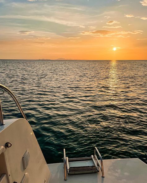 #yacht #summer #sea #sunset #aesthetic #thailand #catamaran #southeastasia #travel Catamaran Aesthetic, Sea Sunset Aesthetic, Aesthetic Thailand, Yacht Summer, Exotic Holiday, Sea Sunset, Sunset Aesthetic, Island Holiday, Sailing Yacht