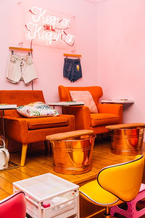 Nail And Beauty Salon Decor, Unique Nail Salon Decor, Retro Nail Salon Design, Retro Nail Studio, Eclectic Nail Salon, Colorful Nail Salon, Funky Nail Salon Decor, Nails Salon Decoration Ideas, Groovy Salon Aesthetic