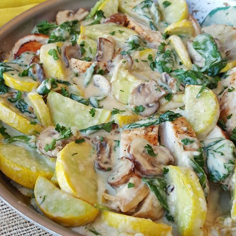 Summer Squash Recipes, Yellow Squash Recipes, Squash Recipe, Clean Food Crush, Food Crush, Yellow Squash, Cooked Veggies, Cook Chicken Breast, Summer Squash