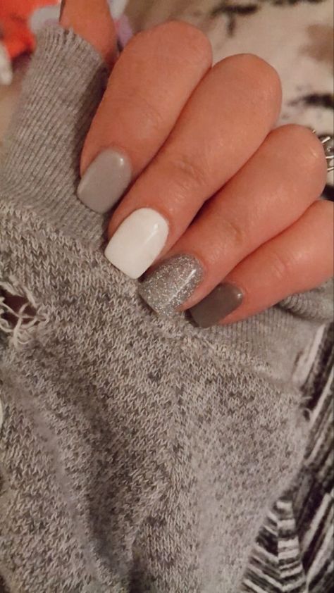 Multi Color Neutral Nails, Multi Nail Color Ideas, Neutral Color Dip Powder Nails, All Year Round Nail Ideas, Multi Color Dip Powder Nails, Neutral Nails Multi Color, Multi Colored Nails Neutral, Cute Multicolored Nails, Fall Dip Colors 2022