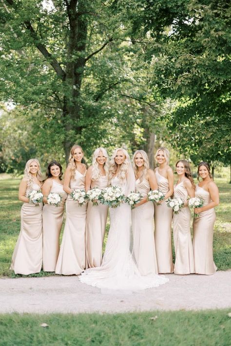 Champagne Gold Bridesmaid Dresses, High Value Woman Style, Bride Pictures, White Wedding Theme, Champagne Bridesmaid Dresses, Champagne Bridesmaid, Gold Bridesmaid Dresses, High Value Woman, Bridesmaid Colors