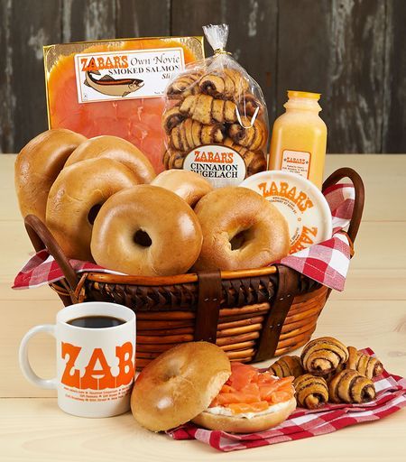 Breakfast in the basket?! What a lovely idea!! Bagel Basket, New York Bagels, Sourdough Rye, Get Well Gift Baskets, Unique Gift Baskets, Best Bagels, College Care Package, St Pierre, Red Checkered