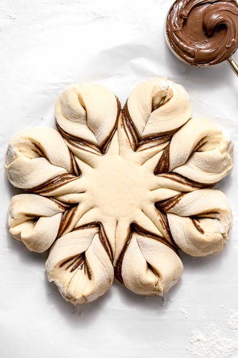 Nutella Star, Nutella Star Bread, Christmas Tree Desserts, Star Bread, Buttermilk Pancakes Fluffy, Brioche Recipe, Homemade Scones, Christmas Baking Recipes, Frozen Cookie Dough