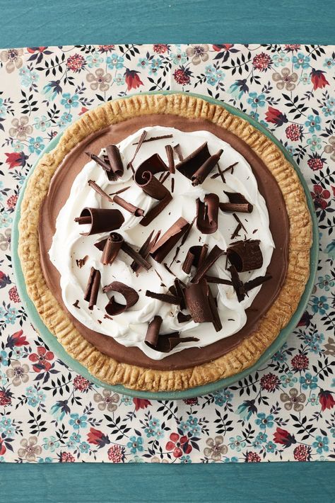 french silk pie Silk Pie Recipe, Chocolate Pie Filling, Pumpkin Cream Pie, Christmas Dessert Recipes, Easter Pie, French Silk Pie, Baking Recipes Pie, Creamy Pie, Silk Pie