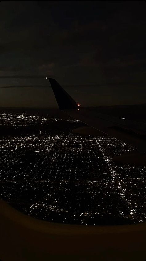 Plane Asthetic Wallpers, Kelsie Core, Plane Aesthetic, Plane Photos, Passport Pictures, Airplane Wallpaper, Airport Pictures, Airport Aesthetic, Holiday Aesthetic