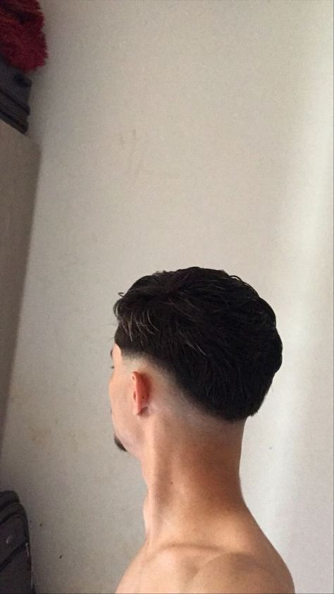 Low Fade Haircut Men's, Men Short Hair Fade, Mens Haircuts Thick Hair, Crew Cut Hair, Taper Fade Short Hair, Fade Haircut Designs, Haircut Selfie, Photo Hijab, Drop Fade Haircut