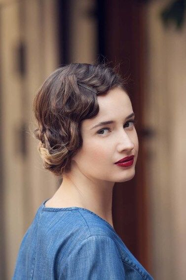 Tutorial: Create a Short Flapper Hairstyle on Long Hair in a Pinch | All Things Hair US Flapper Hairstyles, 1920s Long Hair, Flapper Hair, Vintage Hairstyle, French Twist Updo, Vintage Hairstyles Tutorial, 1920s Hair, Hair Color Unique, Teased Hair