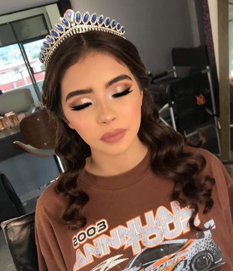 Full Glam Quince Makeup, Quince Makeup Looks For Red Dress, Quinceanera Makeup Blue Silver, 15s Makeup Looks, Neutral Quinceanera Makeup, Makeup Idea For Quinceanera, Quincera Makeup Natural, Eye Makeup Quinceanera, Beige Quince Makeup