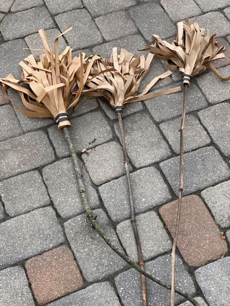 Diy Broomstick Witch Broom, Diy Harry Potter Broom, Quidditch Broom, Diy Witch Broom, Diy Broom, Quidditch Brooms, Broom Craft, Harry Potter Broom, Theater Props