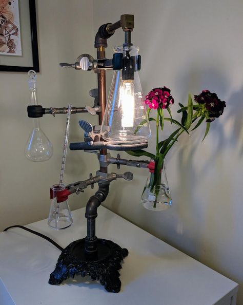 Science Lab Bedroom, Chemistry Bedroom Ideas, Biology Bedroom Decor, Nerd Room Aesthetic, Old Science Lab Aesthetic, Science Bedroom Decor, Vintage Chemistry Lab, Science Bedroom, Lash Room Ideas