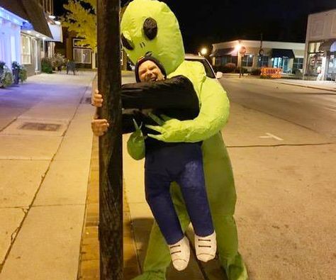 Blow Up Alien Costume, Inflatable Alien Costume, Inflatable Halloween Costumes, Blow Up Halloween Costumes, Inflatable Alien, Halloween Club Party, Alien Cosplay, T Rex Costume, Alien Costume