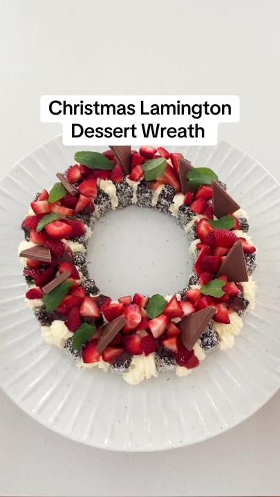 Christmas Lamington Wreath, Dishes For Christmas, Lamington Christmas Wreath, Christmas Dessert Wreath, Lamington Wreath, Choc Ripple Christmas Wreath, Christmas Lamingtons, Lamington Wreath Cake, Christmas Pudding Wreath