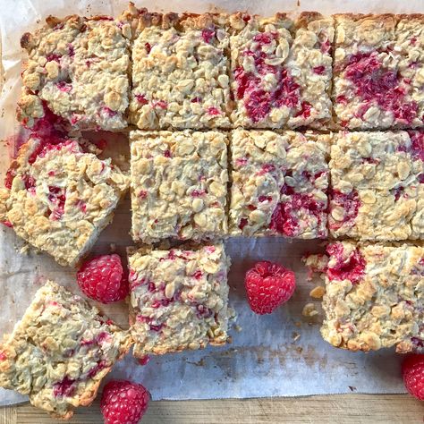 Apple & Raspberry Breakfast Oat Bars are a delicious wholesome way to start the day. From breakfast on the go to lunchbox snacks these Breakfast Oat Bars are a game changer. #kidfood #breakfastbar #breakfastforkids #breakfastoats #oats #oatideas #quickoats #lunchbox #snacks #lunchboxsnack #kidfoodidea #eggfree #nutfree via @goodielunchbox Oat Slice Healthy, Breakfast Oat Bars, Lunchbox Snacks, Lunchbox Kids, Raspberry Breakfast, Oat Slice, Healthy Slice, Muesli Bars, Healthy Baking Recipes