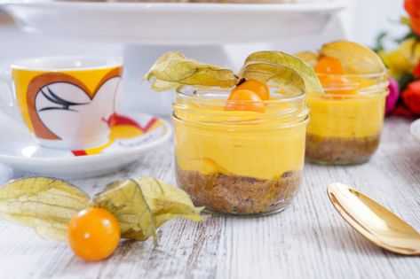 No Bake Spring Dessert – Physalis, Cream Cheese and Biscuits Parkin British Dessert, Pumpkin Pistachio, Physalis Recipe, Pistachio Cremeux Recipe, Berry Dessert Recipes, Perfect Christmas Dessert, Berry Dessert, Spring Desserts, Berries Recipes