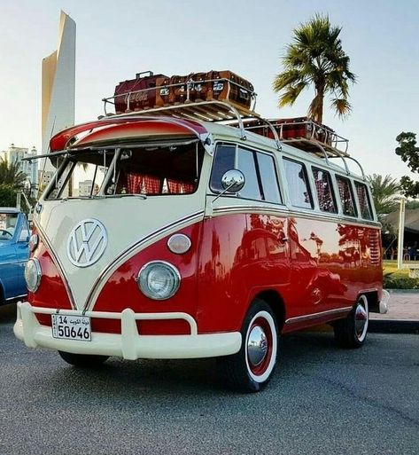 Van Volkswagen, Kombi Motorhome, Volkswagen Vans, Sandakan, Volkswagen Van, Vintage Vw Bus, Vw Bus Camper, Combi Volkswagen, Volkswagen Camper