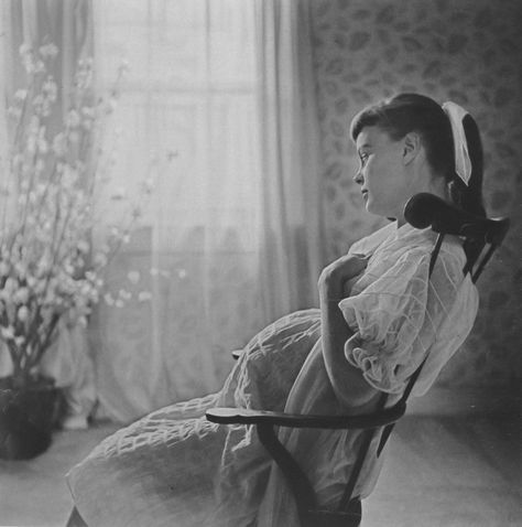 Pregnant girl, 1950s USA   Photographer: Philippe Halsman Vintage Maternity Photos, Pregnant Girl, Philippe Halsman, Vintage Maternity, Marlon Brando, Pregnancy Birth, Pregnancy Shoot, Maternity Pictures, Getting Pregnant