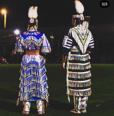 Pow Wow Jingle Dress, Jingle Dress Designs Powwow Regalia, Fancy Shawl Regalia Ideas, Powwow Aesthetic, Old Style Jingle Dress Regalia, Grass Dance Regalia, Jingle Dress Regalia, Native American Jingle Dress, Jingle Dancer