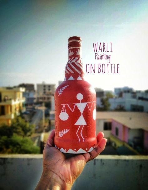 Very easy Warli Painting on Bottle. On one side shown a man carrying water in pots on a pole. On the other side of the bottle, shown a women filling this water in bigger storage pots. Warli Bottle Painting, Easy Warli Painting, Diy Bottle Painting, Craft Bottle, Warli Painting, Bottle Craft, Diy Glass Bottle Crafts, Bottle Decor, Glass Bottle Crafts