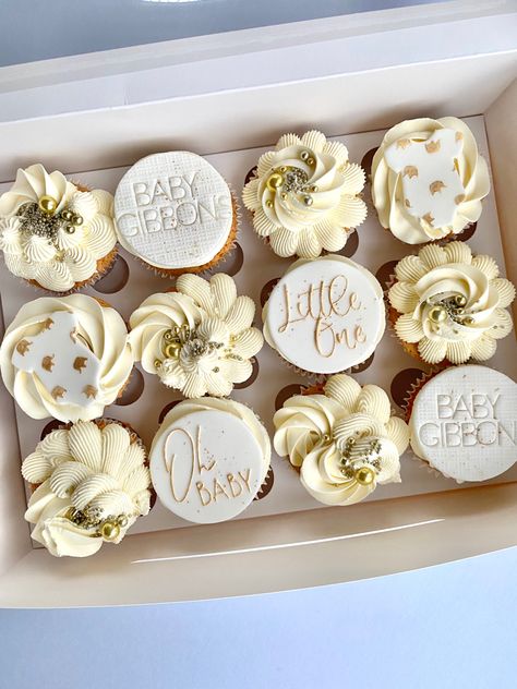 Baby Announcement Cupcakes, Gender Reveal Cupcakes Neutral, Gender Neutral Cupcakes, Oh Baby Cupcakes, Neutral Baby Shower Cupcakes, Cupcake Trends, Gender Reveal Cupcake Ideas, Gender Reveal Candy Table, Baby Annoucment